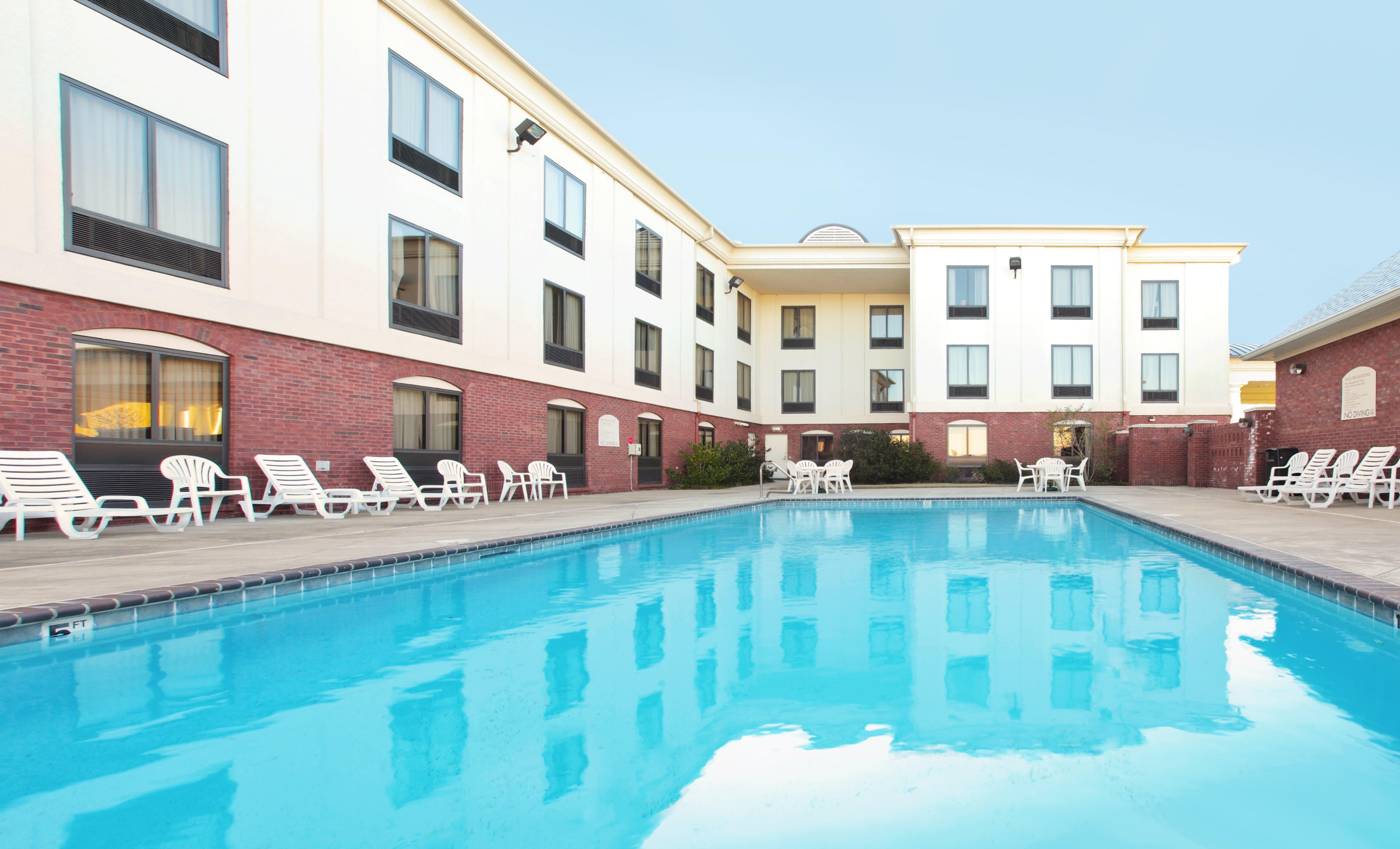 Holiday Inn Express & Suites Pine Bluff/Pines Mall By Ihg Esterno foto