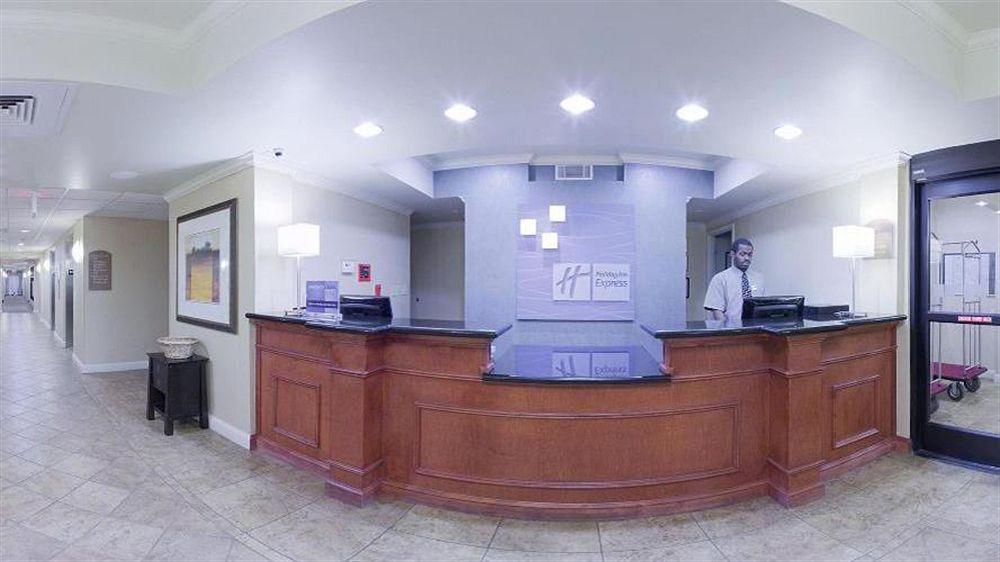 Holiday Inn Express & Suites Pine Bluff/Pines Mall By Ihg Esterno foto