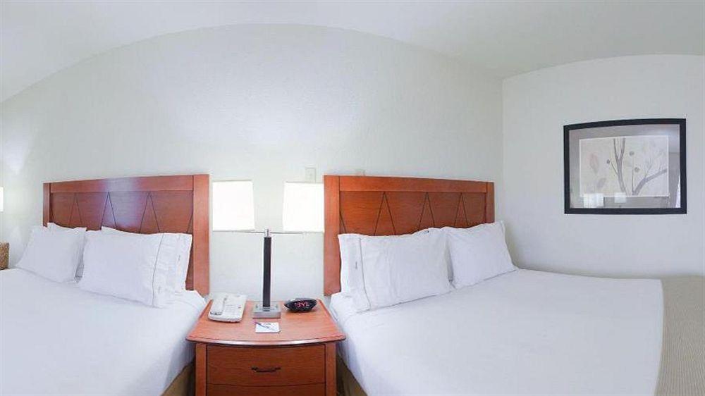 Holiday Inn Express & Suites Pine Bluff/Pines Mall By Ihg Esterno foto